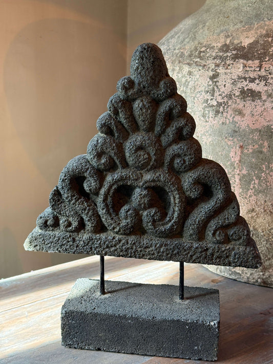 Ornament Bali Lavastein – Klein – Rechts auf dem Bild