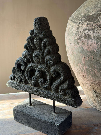 Ornament Bali lavastone – Small- Rechter op de afb.