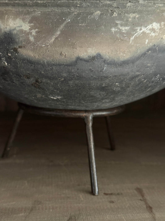 Chinesische Wackelvase auf Ständer
