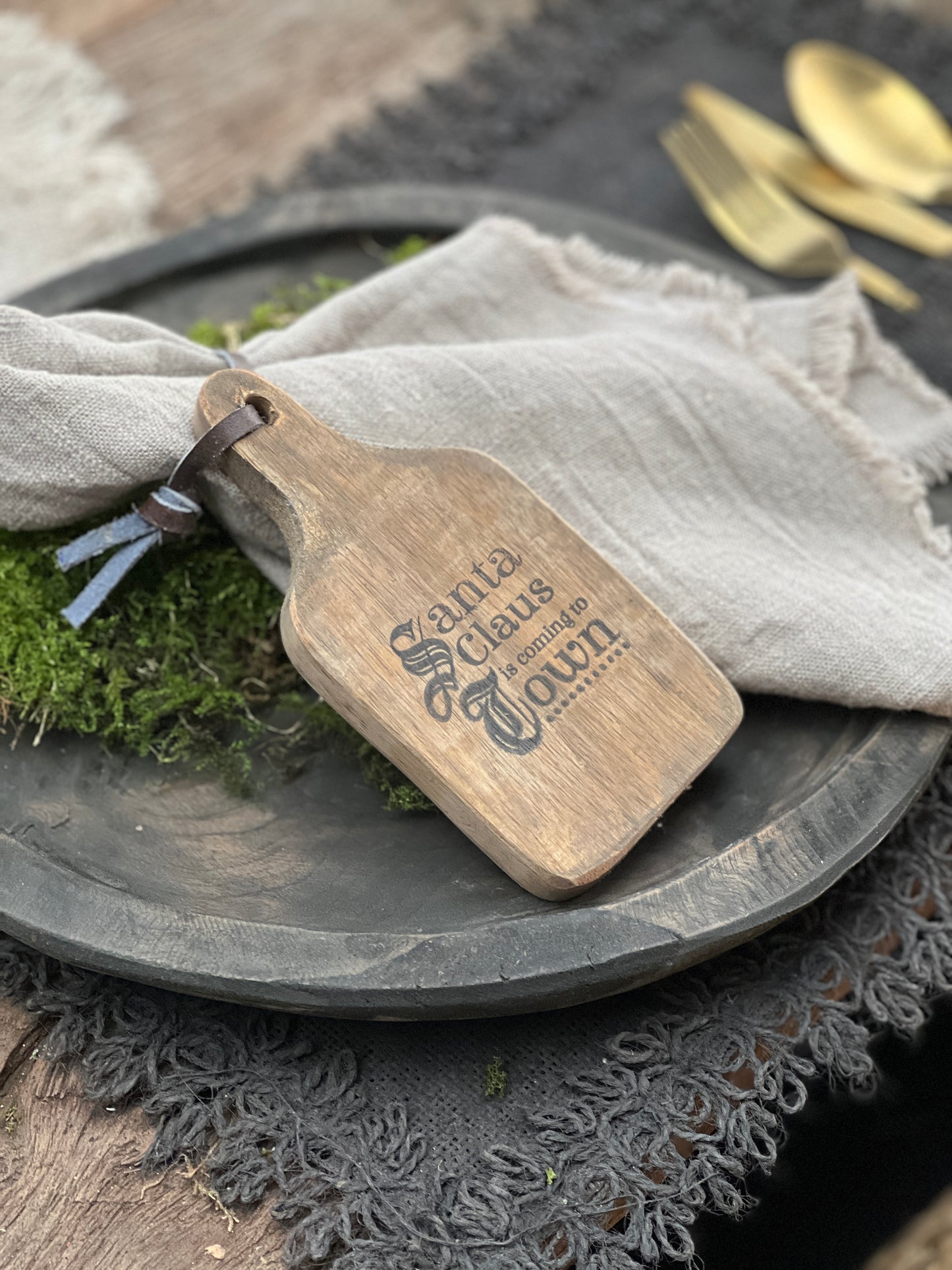 Holzbrett mit Lederband 'Weihnachtsmann'