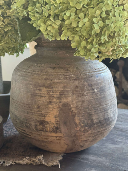 Oude bolle Nepalese pot- (LH31)