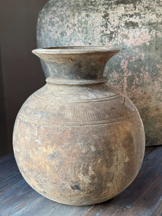 Oude bolle Nepalese pot- (LH32)