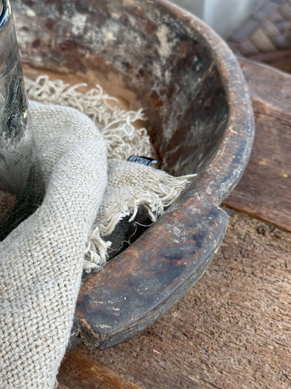 Oude houten schaal met oortjes- (LH19B)