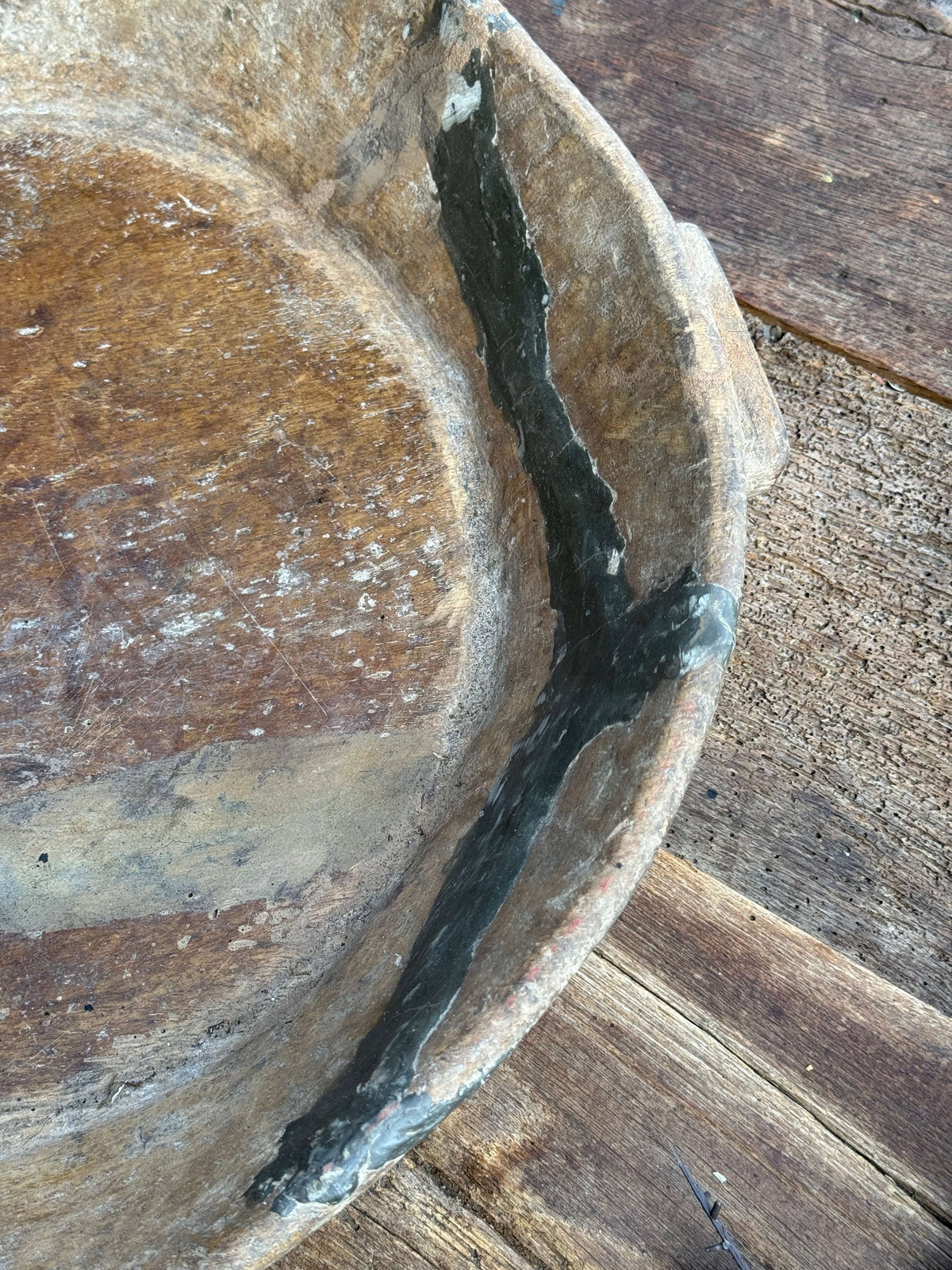 Oude houten schaal met oortjes- (LH20B)