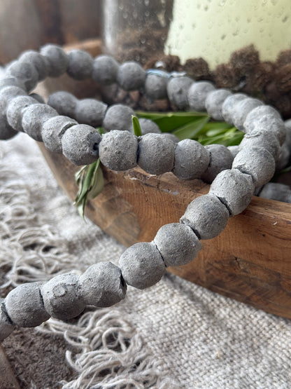 Wooden Bead Necklace – Mottled Light Gray – Landelijkhuisje
