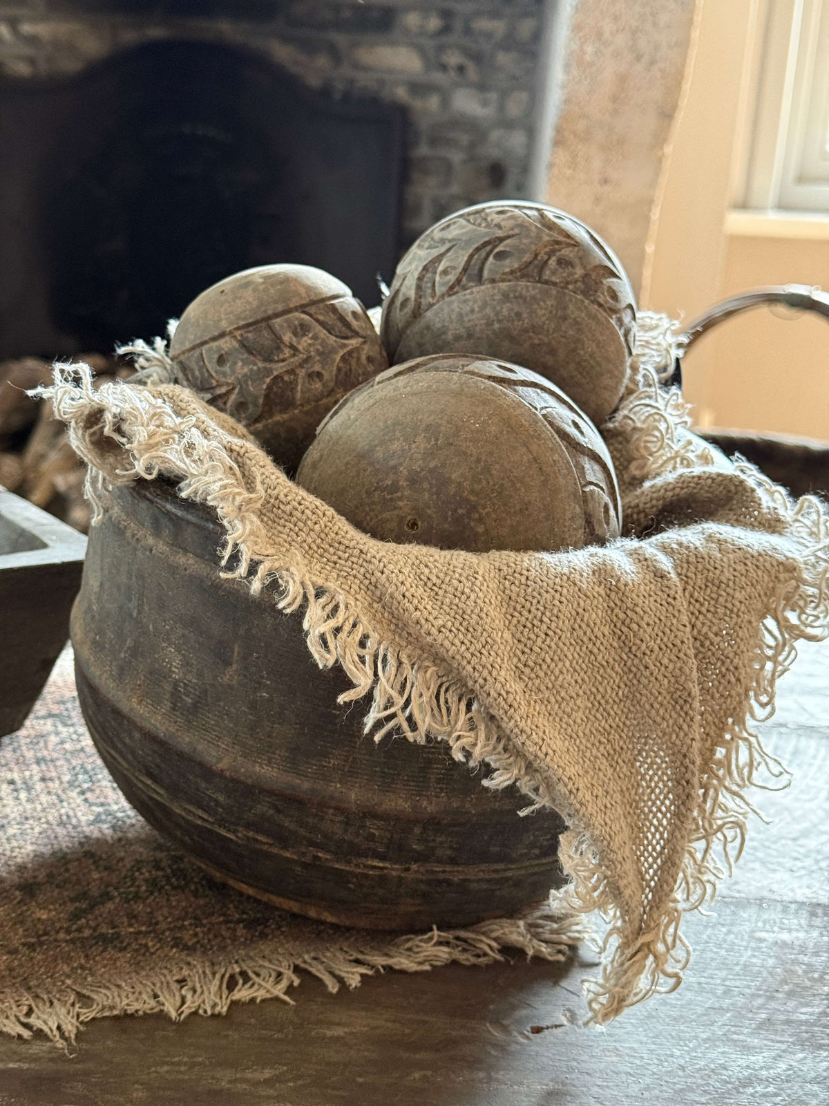 Oude houten pot met bolle bodem- (LH25)