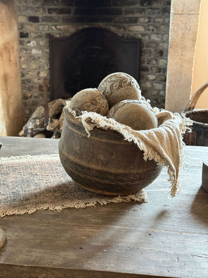 Oude houten pot met bolle bodem- (LH25)