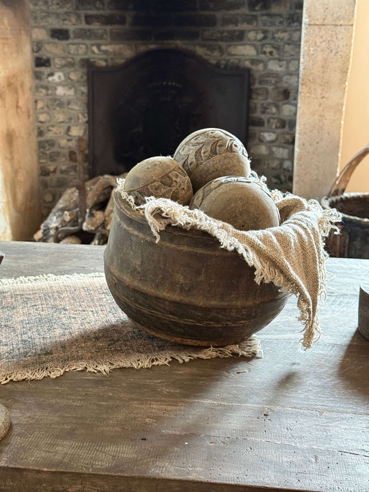 Oude houten pot met bolle bodem- (LH25)
