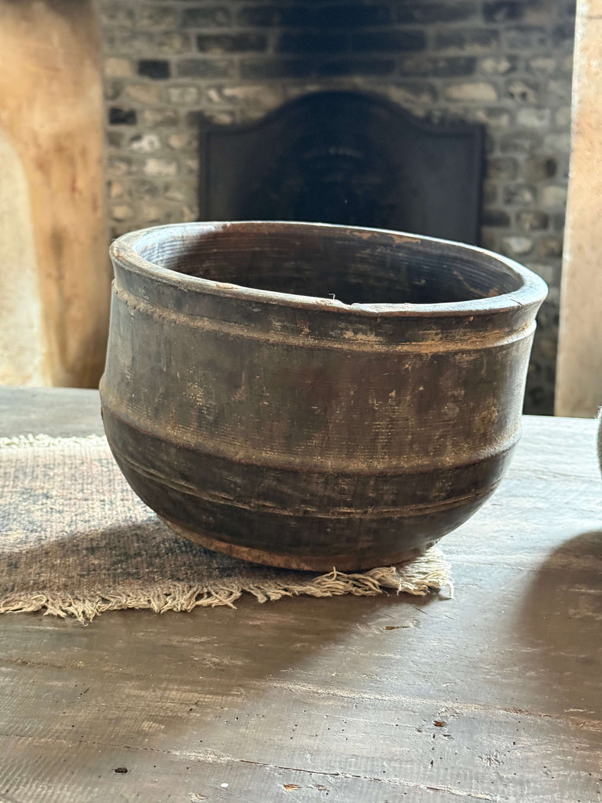 Oude houten pot met bolle bodem- (LH25)