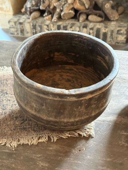 Oude houten pot met bolle bodem- (LH25)