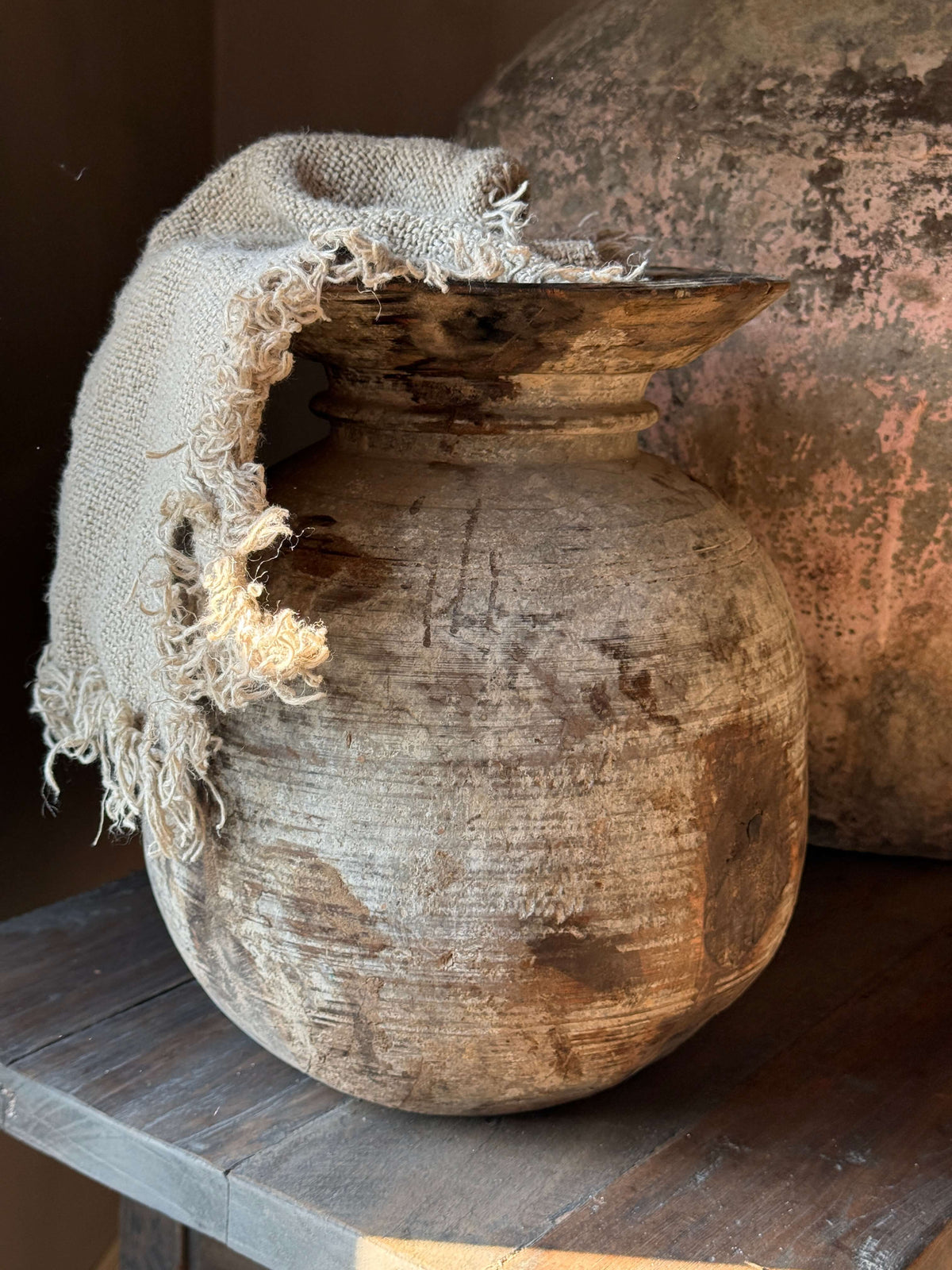 Oude Houten Nepalese Pot