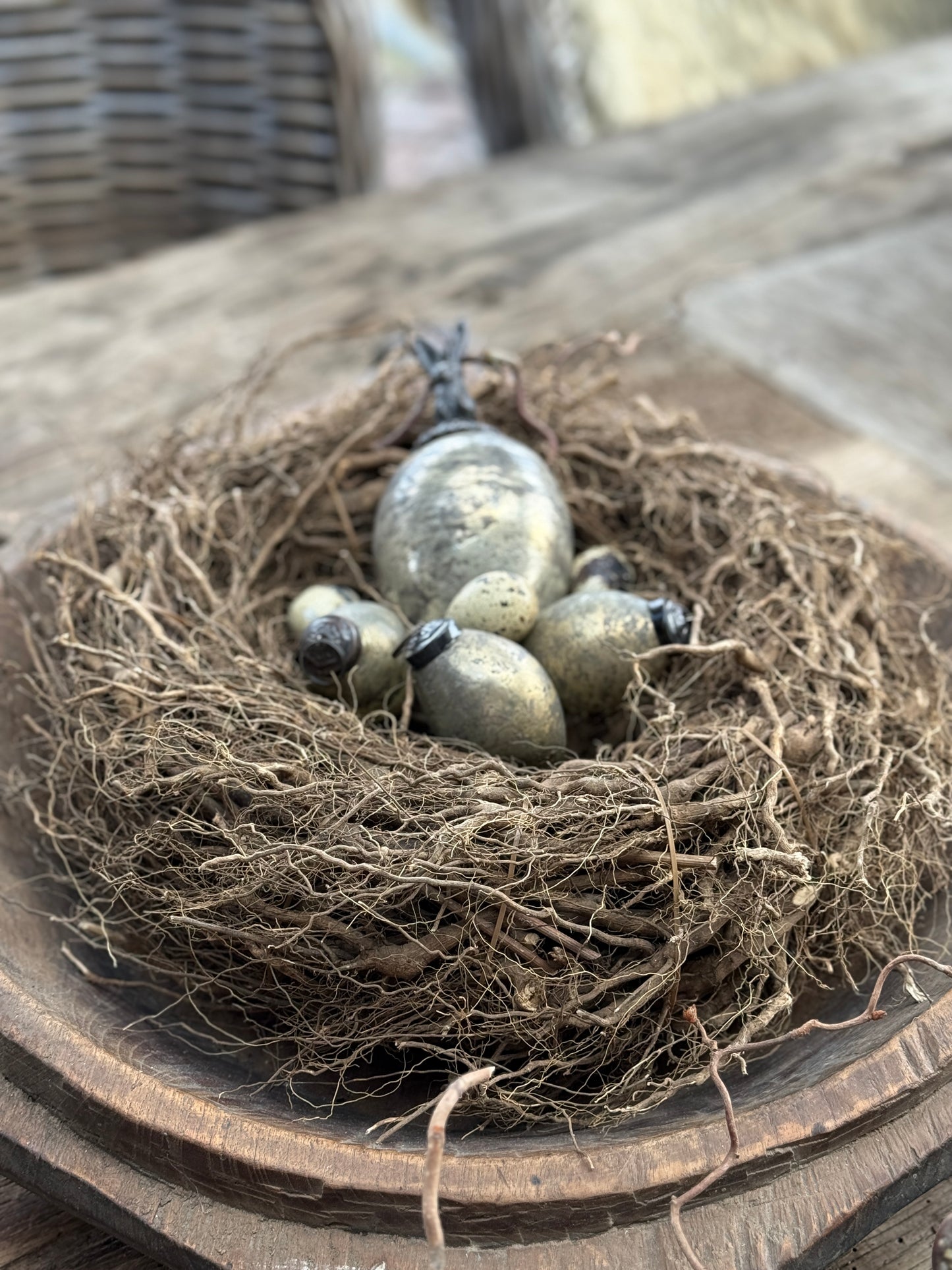 Ei met Metalen Haasje, oud goud 16x8 cm