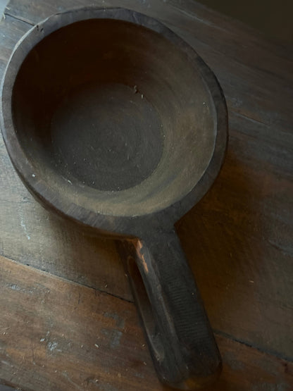 Authentieke houten vijzel met handvat