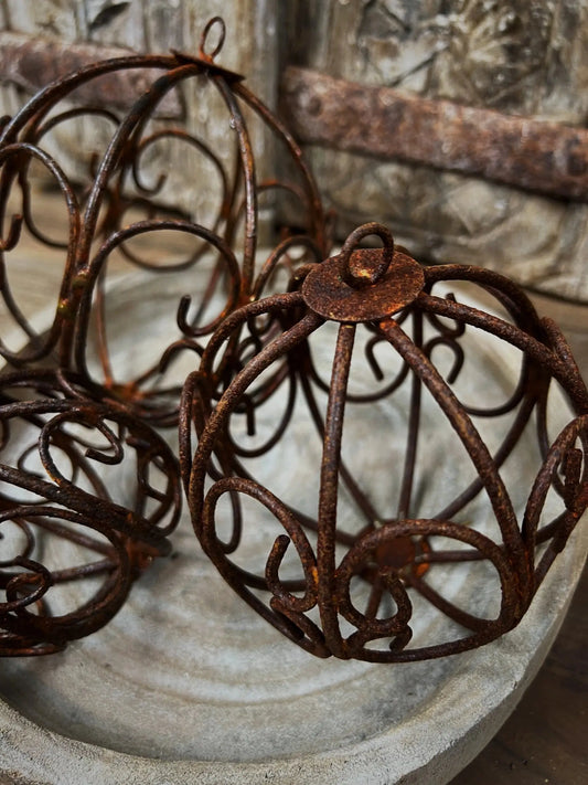 Wire ball rusted round, available in S, M and L now