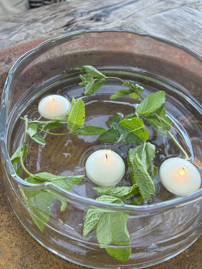 Floating candles (per bag 20 pieces) available in wine red and off-white