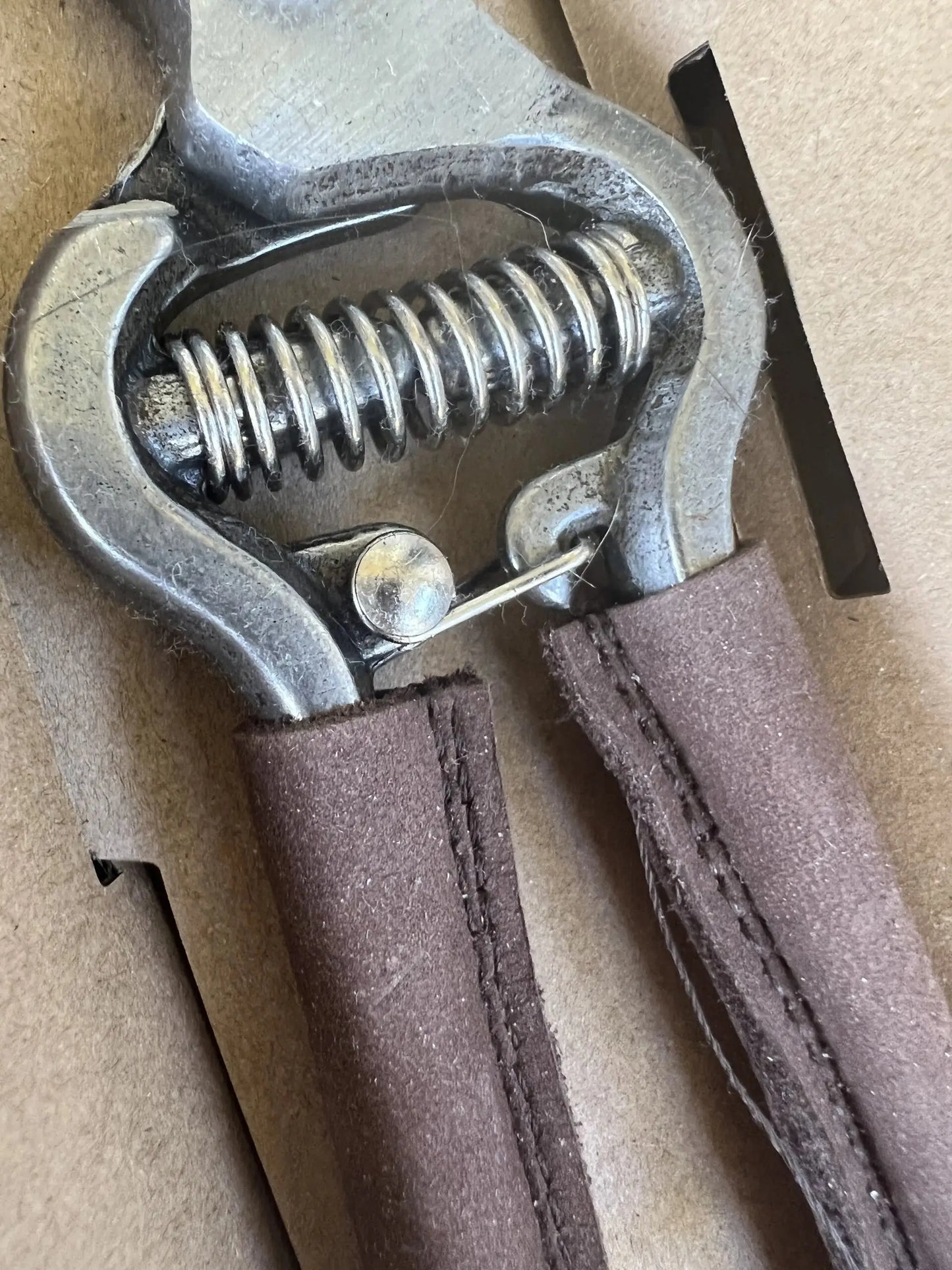Pruning shears with leather handle