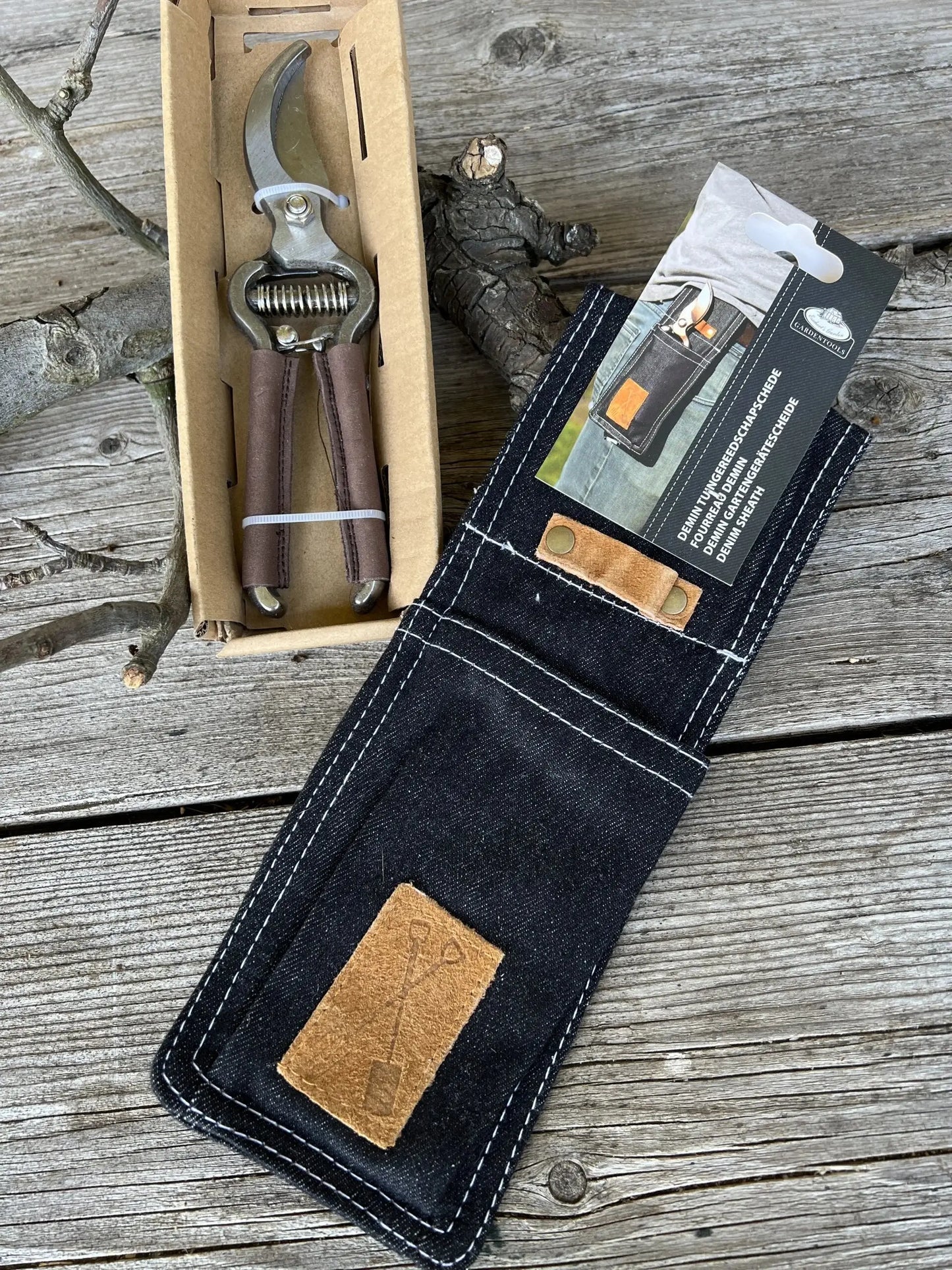 Pruning shears with leather handle