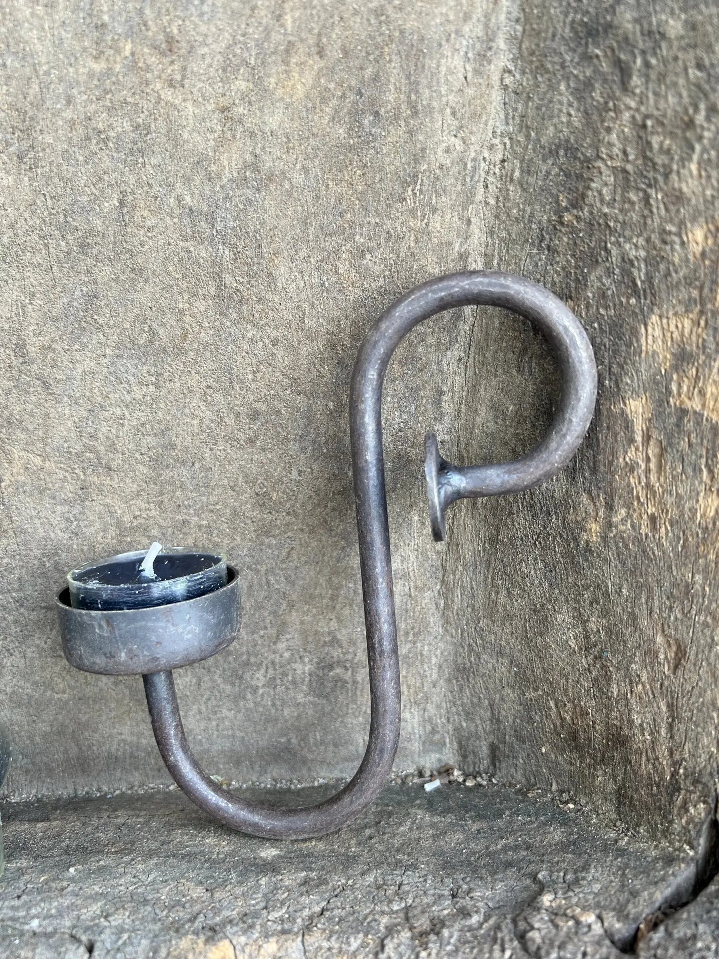 Teelichthalter, Teelichtlicht 4 cm, Länge 15 cm.