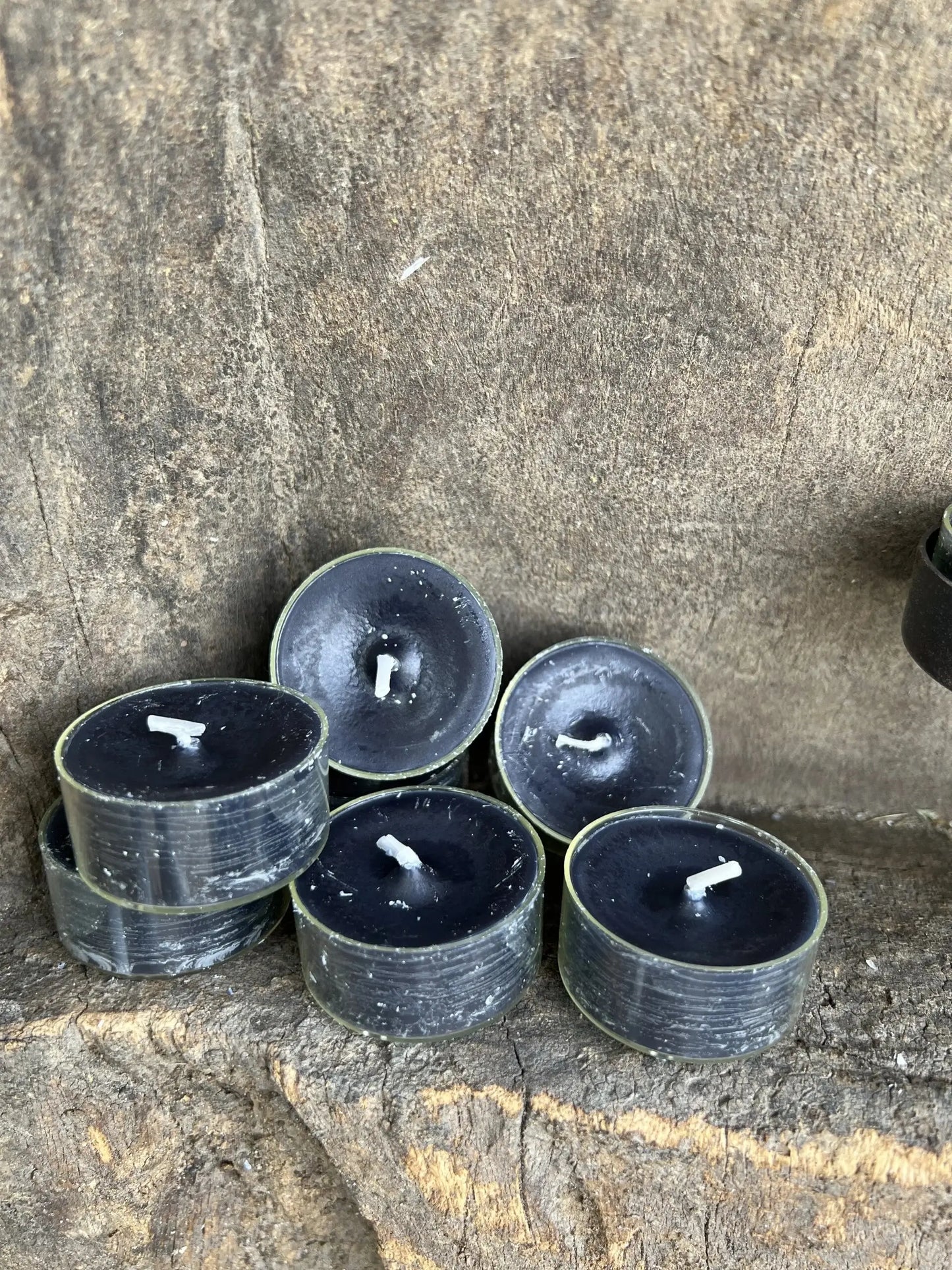 Tea lights black, bag of 60 pieces, 4 cm.