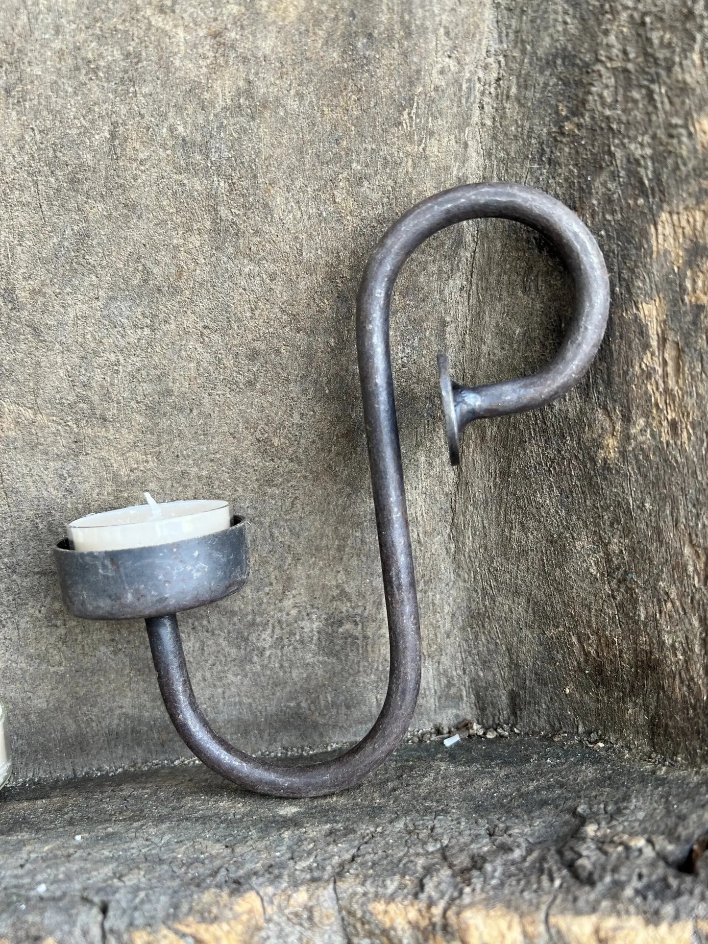 Teelichthalter, Teelichtlicht 4 cm, Länge 15 cm.
