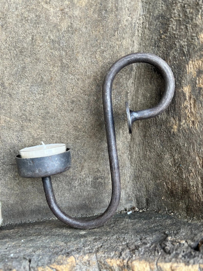 Teelichthalter, Teelichtlicht 4 cm, Länge 15 cm.