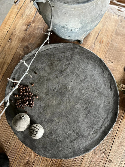 Schüssel auf Sockel von PMR, Mud Grey (in verschiedenen Größen erhältlich)