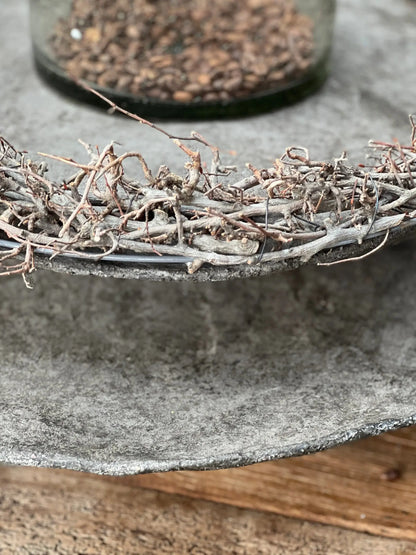 Schüssel auf Sockel von PMR, Mud Grey (in verschiedenen Größen erhältlich)