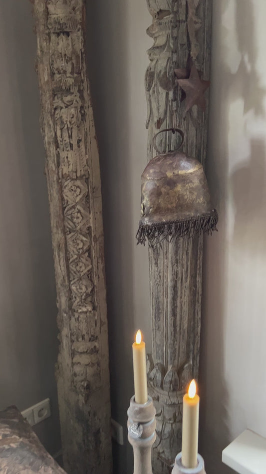 Alte, verrostete Glocke an einer Eisenkette, erhältlich in 3 Größen
