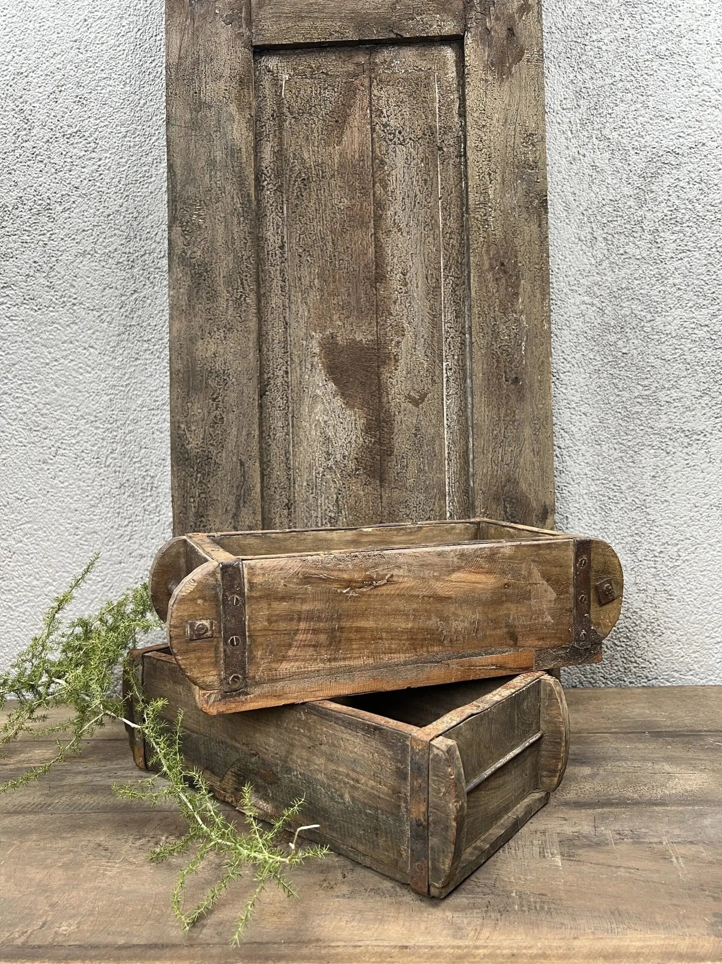 Wooden Stone Mold with 1 Compartment – ​​Old Weathered Wood