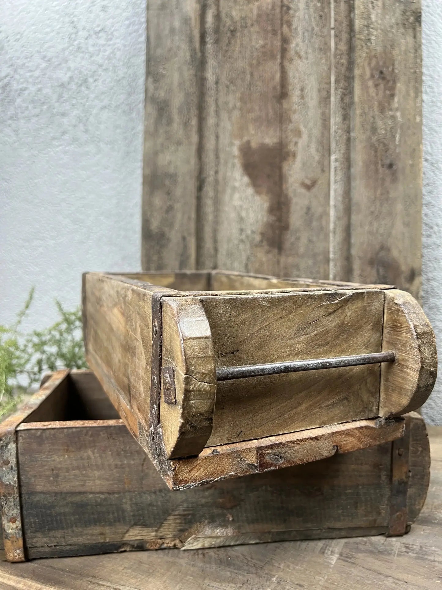 Wooden Stone Mold with 1 Compartment – ​​Old Weathered Wood