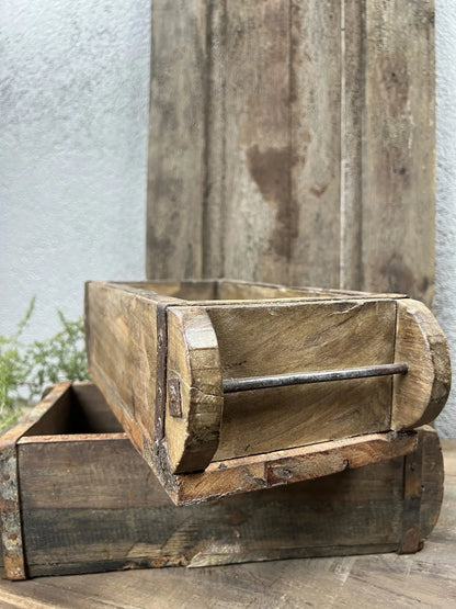 Wooden Stone Mold with 1 Compartment – ​​Old Weathered Wood