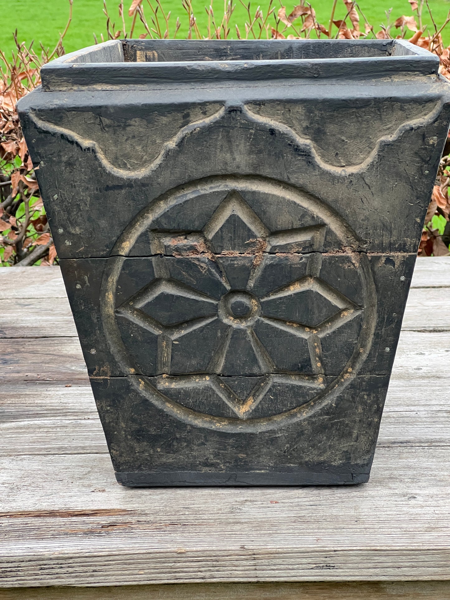 Wooden flower box with carvings (7)