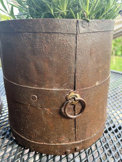 Iron pot rust