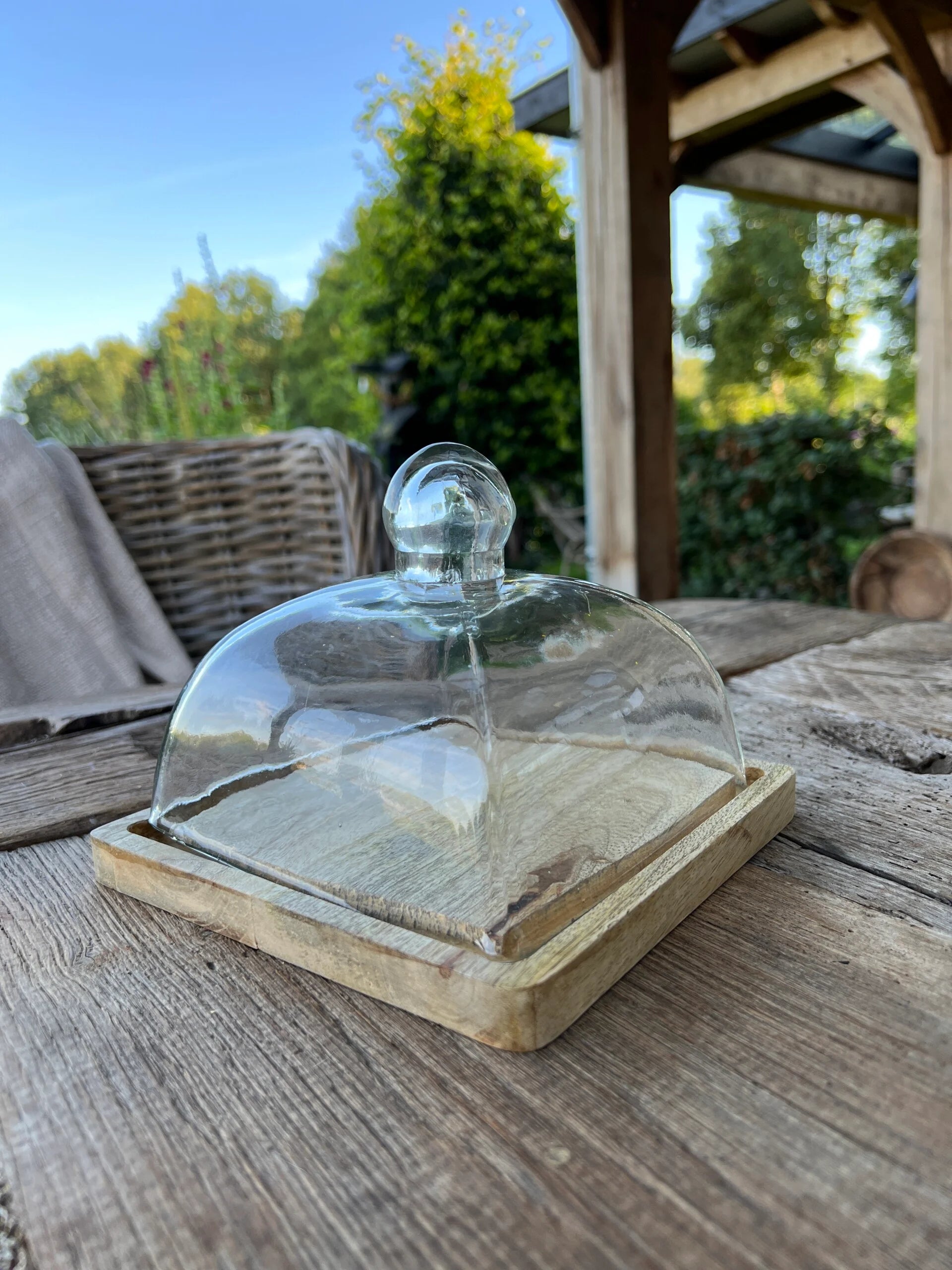 De Verfijnde Schoonheid van de Vierkante Glazen Stolp () De Verfijnde Schoonheid van de Vierkante Glazen Stolp