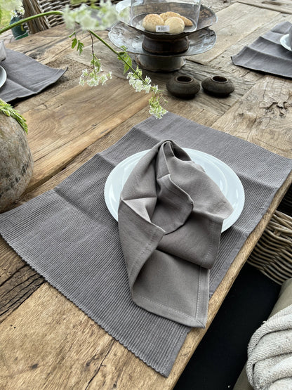 Complete set of 4 placemats + 4 napkins (Grey)