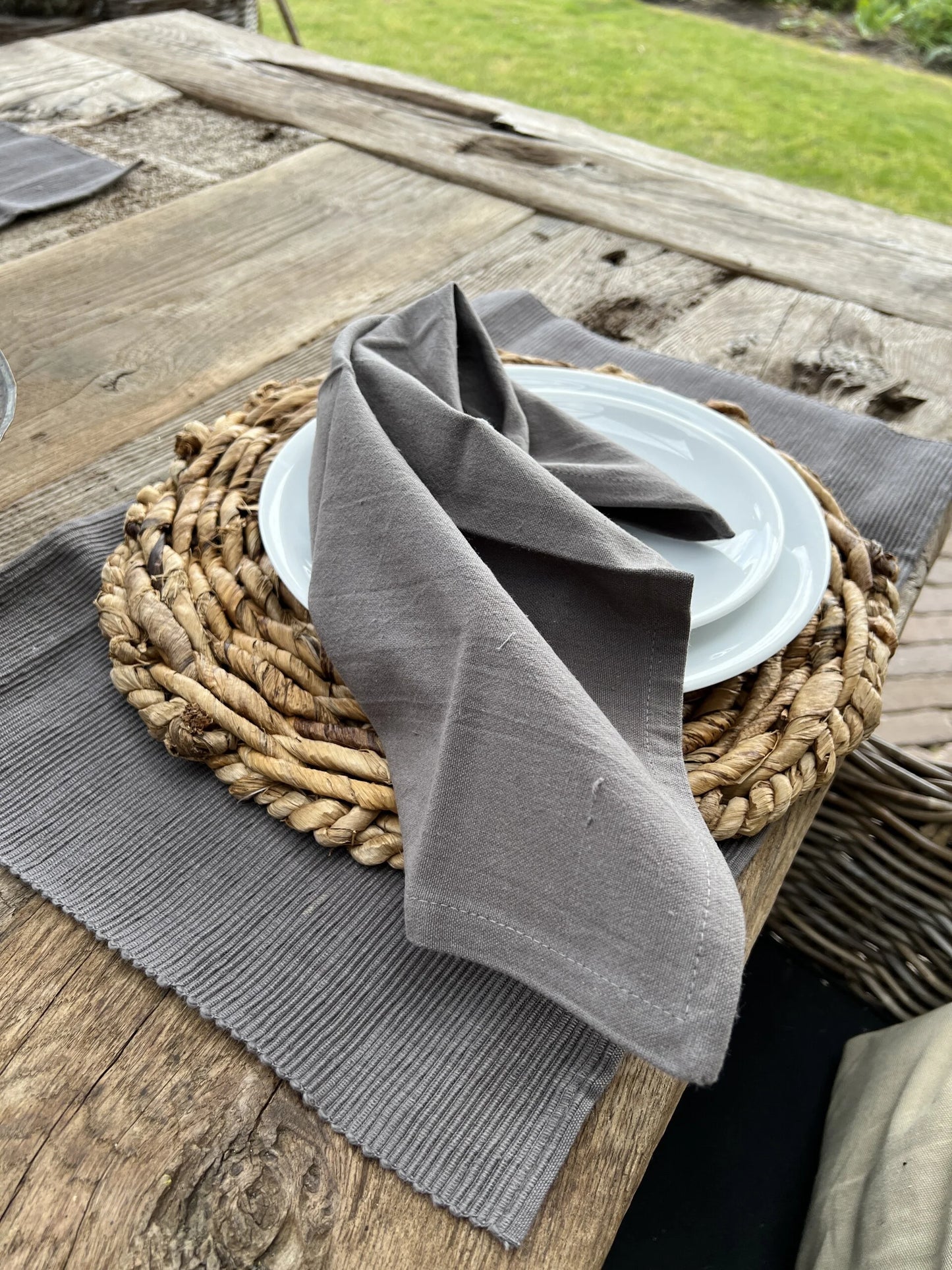 Complete set of 4 placemats + 4 napkins (Grey)